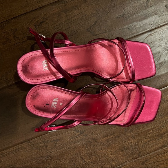 ZARA ~ ROUND HEELED SANDALS - Picture 6 of 10